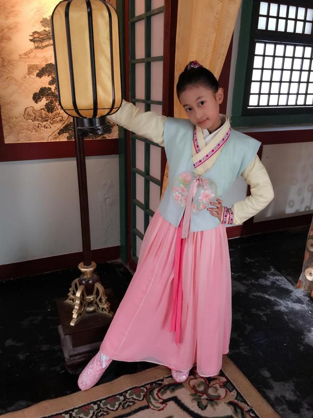 谢雨辰演绎双角色 顺利杀青《开封府传奇》