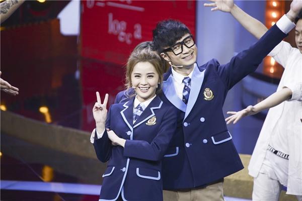 谢依霖霸气璧咚贺军翔 王祖蓝成“专业人墙”