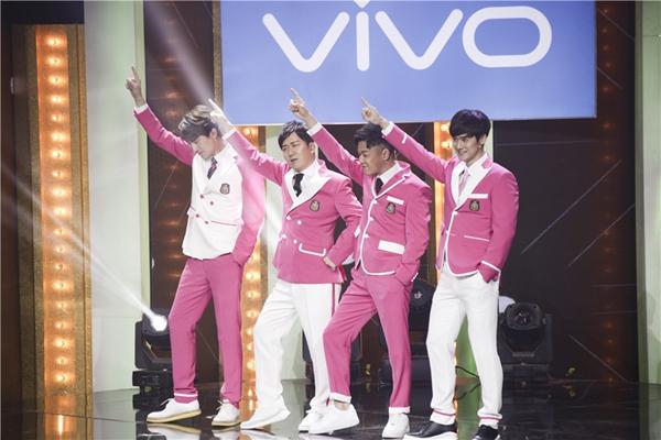 谢依霖霸气璧咚贺军翔 王祖蓝成“专业人墙”