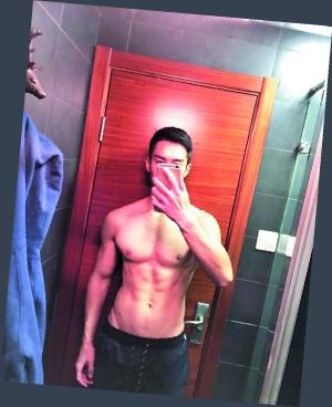 黎明称赞盛一伦：他衣服穿得少 体能肯定好