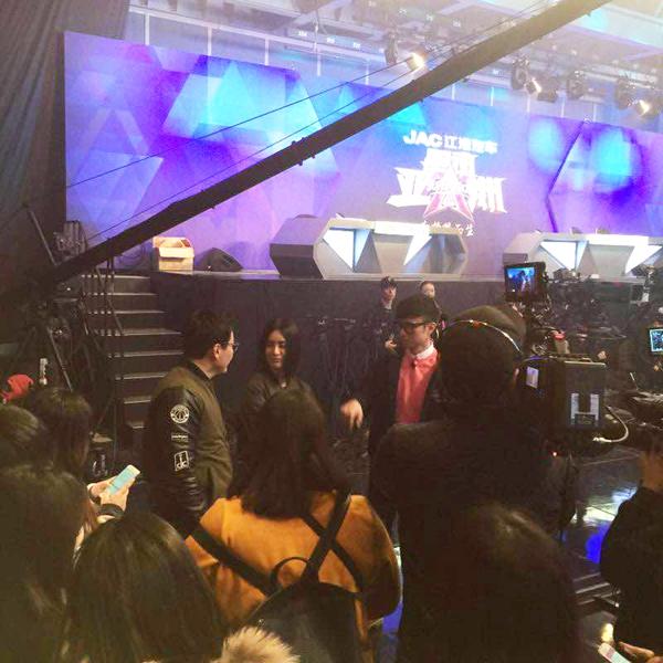 郑淳元尚雯婕竟穿情侣装 古巨基比爱心送祝福