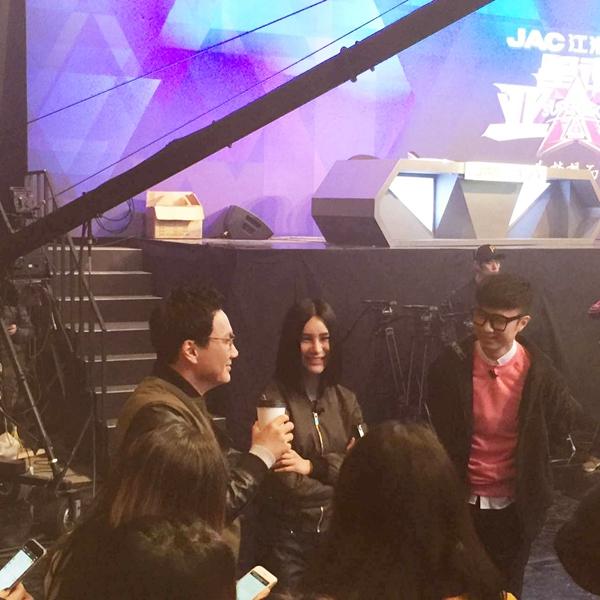 郑淳元尚雯婕竟穿情侣装 古巨基比爱心送祝福