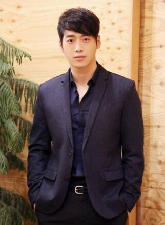 《遇见男神》金载沅邂逅粉丝 猎奇装扮现身