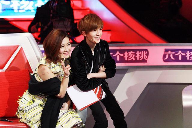 Selina离婚前最后的露面：《大脑》中笑容满面