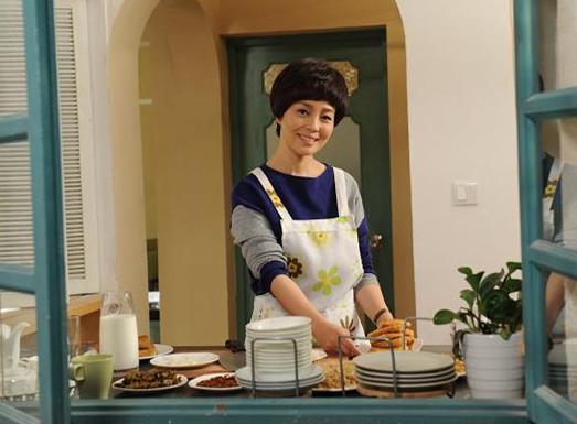 《因为爱情有幸福》热播   荣蓉饰演模范婆婆