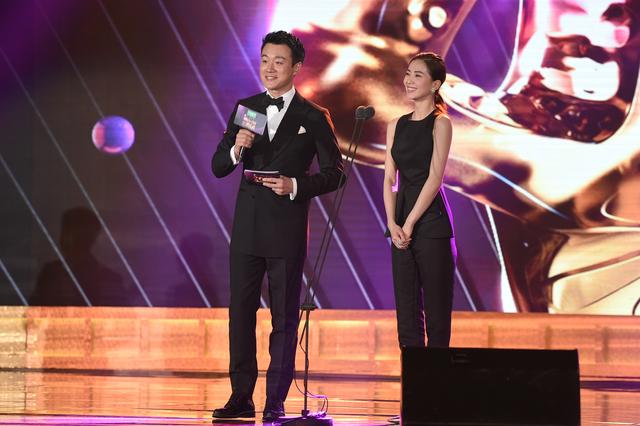 佟大为获奖 台上台下已“忙疯”