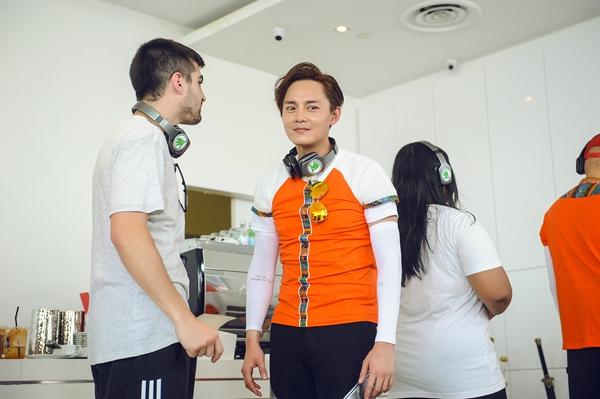 尹正回应“团欺” 为航海六人绘“家庭图谱”