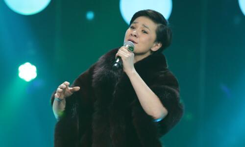 费玉清柯以敏同台唱诗 《诗歌之王》决赛聚歌神