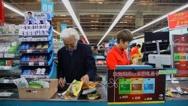 《跨时代战书》老人珠算速度超电脑