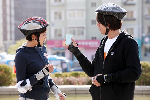 《因为爱》热播 海陆治愈系笑容温暖人心