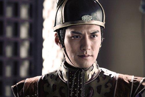 从花美男到老干部 “出逃者”严屹宽为自己活