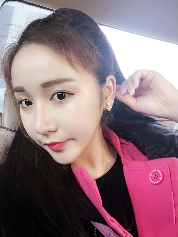 体操女孩《花漾梦工厂》秀软骨功 网曝是宁泽涛女友