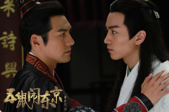 从花美男到老干部 “出逃者”严屹宽为自己活