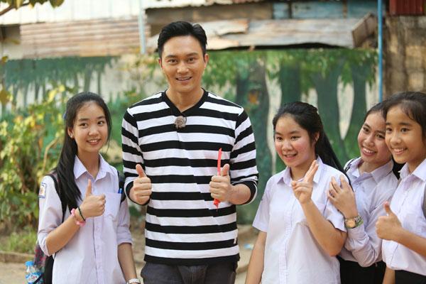 张智霖美颜迷倒小学生 网友：脸就是通行证