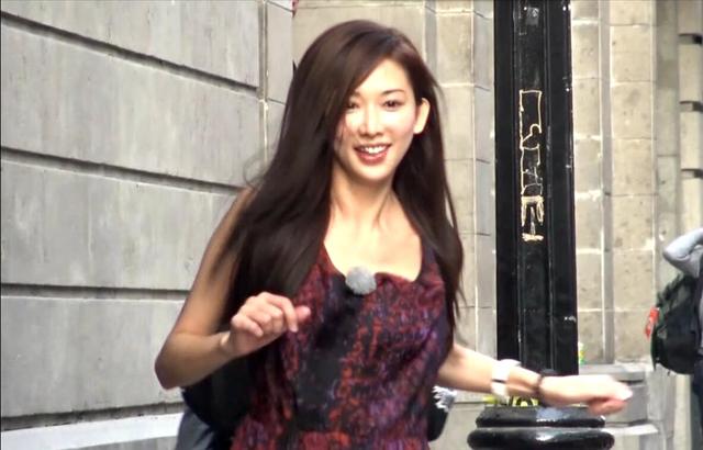 《花样姐姐》林志玲性感着装拿行李 女子力爆表