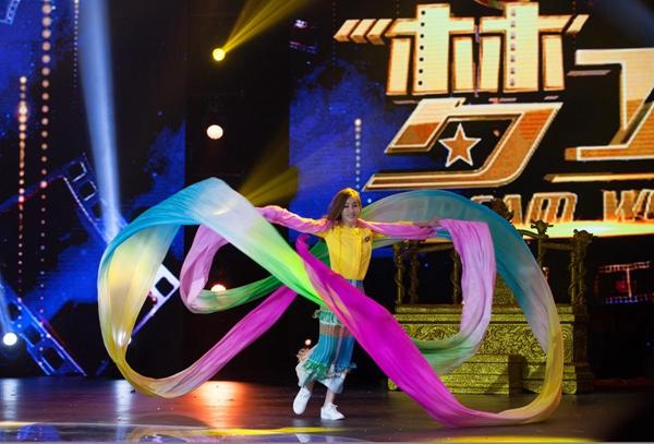 《花漾梦工厂》播出 秦海璐秒变“追星族”