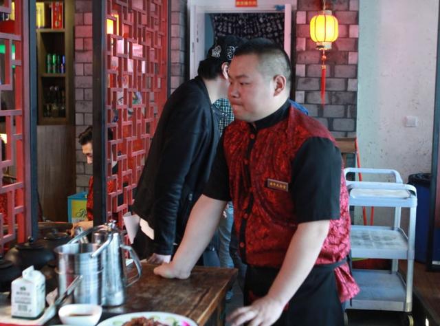 《了不起》沙溢卧谈忆女友 岳云鹏千里找真情