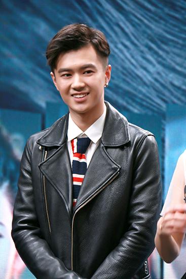 彩旗李思澄亮相《青丘狐》见面会 观众点赞演技