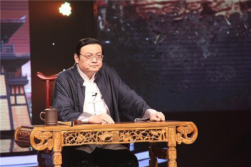 《老梁刨芈月》收视攀升 老梁赞“芈月胜甄嬛”