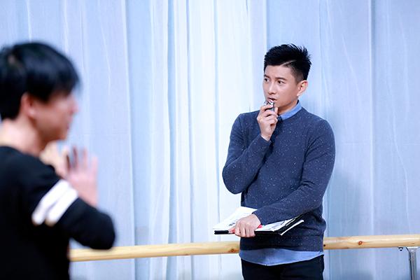 《蜜蜂少女队》热战正酣 曝吴奇隆独家练习照