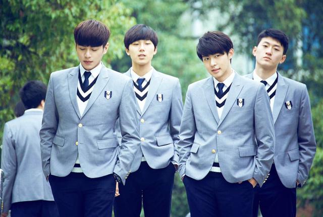 张若昀《十五年等待候鸟》 脱下制服当校草