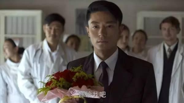 《太阳的后裔》那些萌点 我们的抗战剧早玩过 