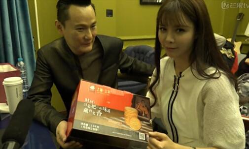 《歌手直播间》大揭秘 张信哲笑侃团队是吃货