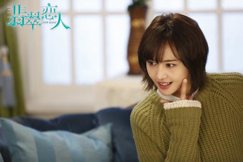 “大脑壳”变身励志女神 郑爽《翡翠恋人》曝短发造型