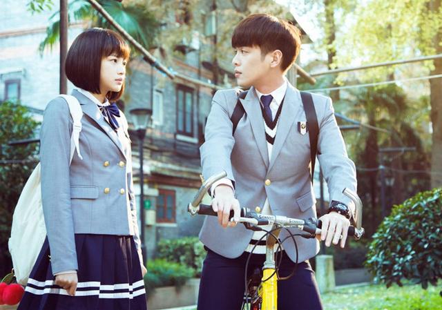 张若昀《十五年等待候鸟》 脱下制服当校草