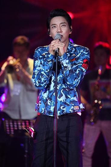 黄致列撩技醉人再夺冠 徐佳莹优雅造型大逆袭