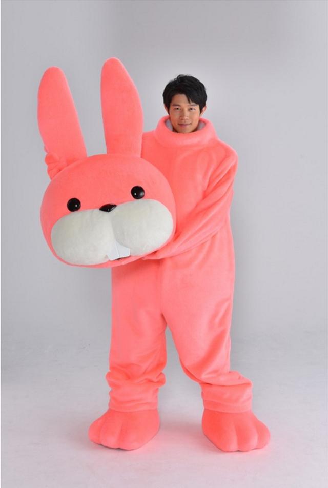 《我来接您了》的兔子死神 原来是变态假面演的