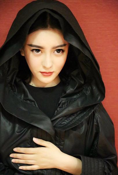 网剧《守护者》开播获赞  尹玲不拼颜值拼演技