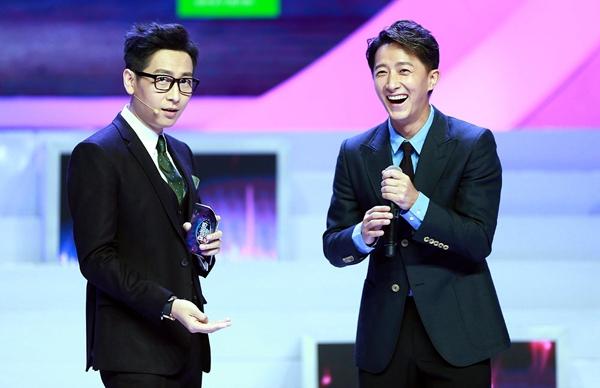 《看见你声音》发布会 韩庚辨音失败挑战烟熏妆