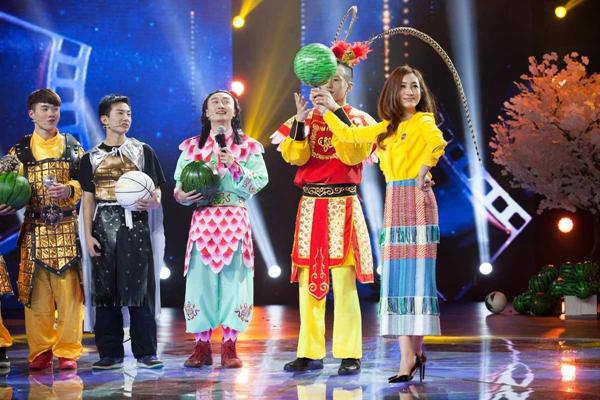 《花漾梦工厂》播出 秦海璐拜师学舞娃娃音卖萌