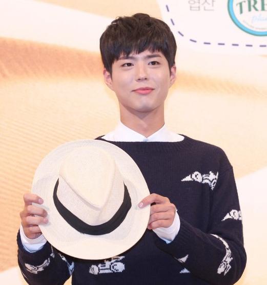 朴宝剑惊喜出演《RunningMan》 与懵孝关系亲密