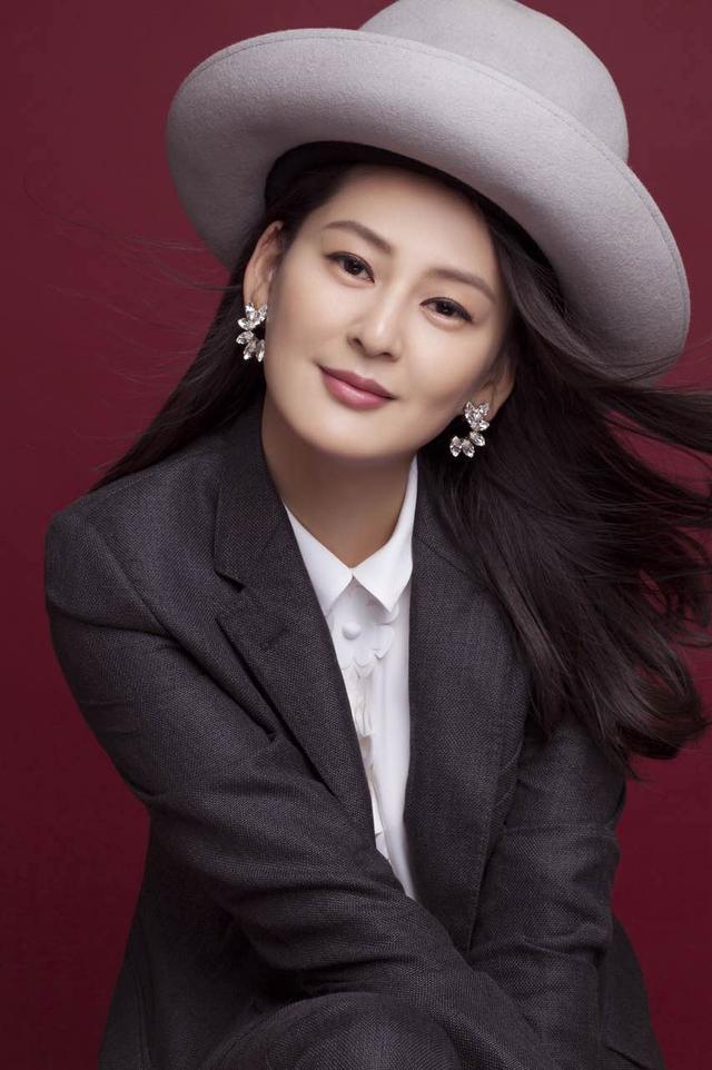 黄菡之后真不是金星 《非诚》制片人黄澜接班