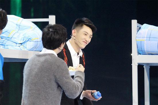 掰弯薛之谦 “国民老公”黄景瑜荷尔蒙爆棚