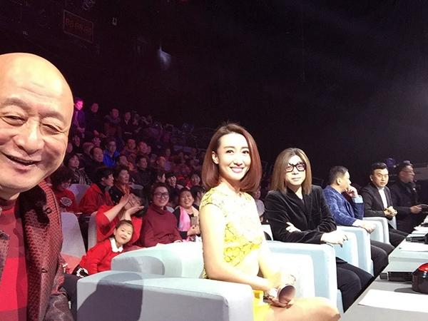 宋宁《群英汇》秀“舞功” 傲人长腿强吸睛