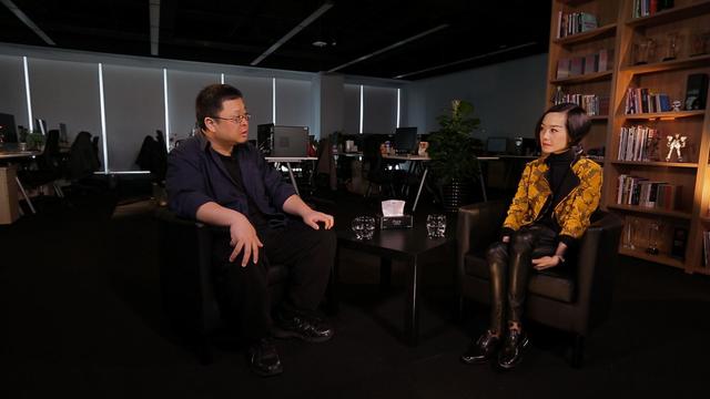 罗永浩带鲁豫参观锤子科技 自称有社交恐惧症