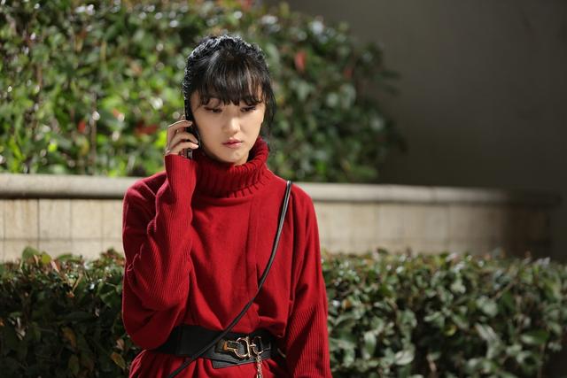 《守婚如玉》曝剧照 小军师张瑶成“电话狂魔”