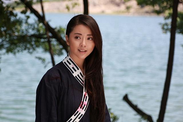 黄小蕾变身电视剧《映山红》男主撩妹自如