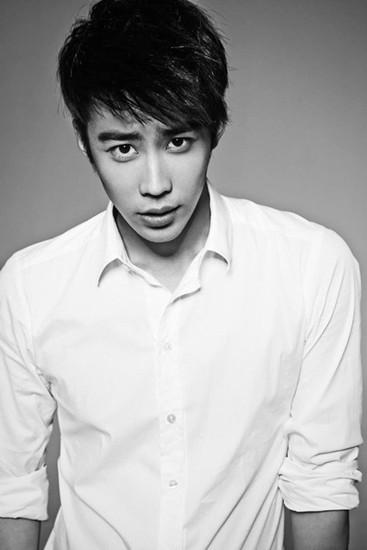 小鲜肉冉旭早年肥照曝光  狂甩肥肉逆袭高富帅