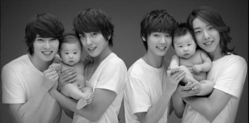 CNBLUE不做欧巴当奶爸 带娃画面堪比日常夫妇