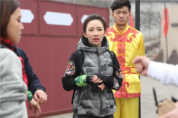 潘晓婷录制《非凡搭档》疑右手受伤 或退出节目