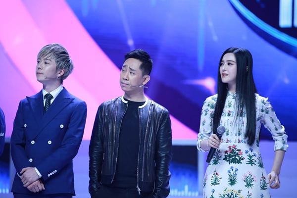 《看见你的声音》白凯南遭“整蛊” 罚吃汉堡山