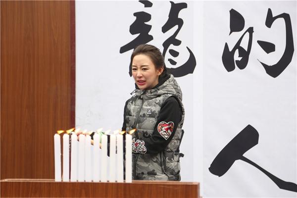 潘晓婷录制《非凡搭档》疑右手受伤 或退出节目