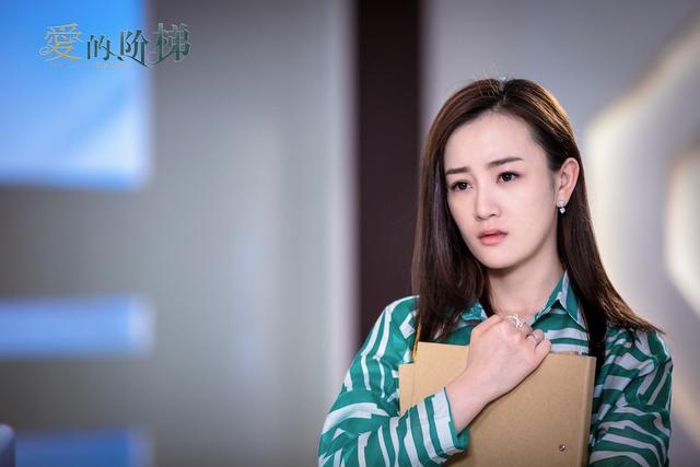 张檬哭高了收视《爱的阶梯》 秋天夫妇喜发糖