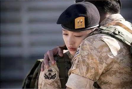 《太阳的后裔》里的撩妹方法都是霍建华玩过的 