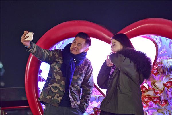 余文乐周冬雨开启方言模式 画风和谐似消除隔阂