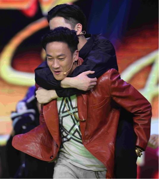 何润东婚后综艺首秀 硬汉却成“游戏黑洞”